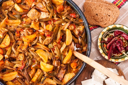 Лесна рецепта за постен гювеч. Вкусен, летен гювеч от зеленчуци ...
