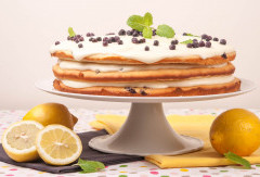 Ванилова торта с лимон и боровинки