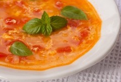 Доматена супа с яйце