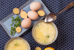 Пилешка супа с пресечена застройка в азиатски стил
