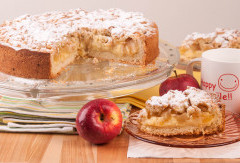 Маслен сладкиш с ябълки и крем