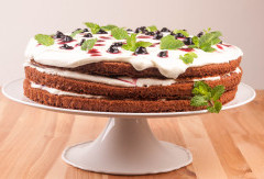 Най-лесната торта - рецепта за торта с готови блатове и домашно сладко