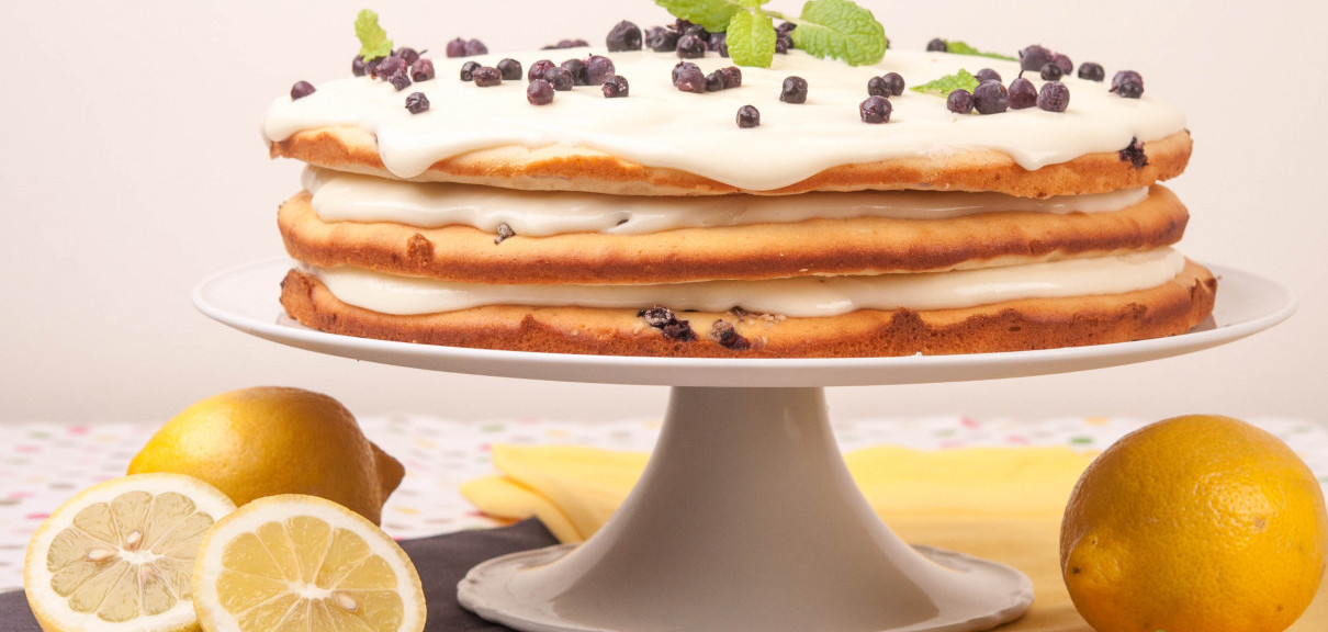 Ванилова торта с лимон и боровинки