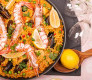 Паеля с пиле и морски дарове