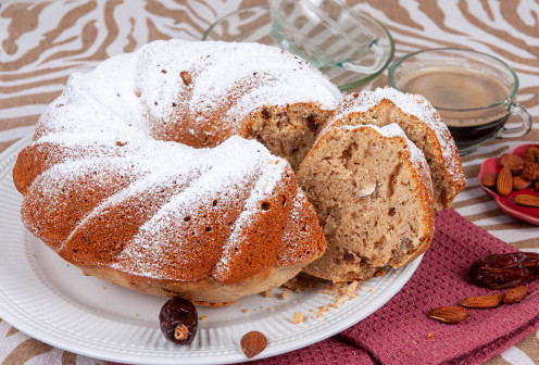 Кекс със сусамов тахан и фурми