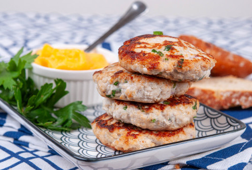 Пилешки бургери с карфиол и чедър