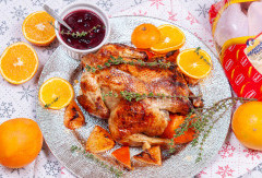 Цяло печено пиле с портокали и боровинков сос
