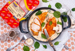 Пиле с гъби, спанак и сметана на тиган