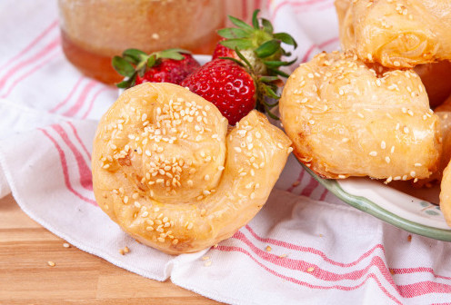 Банички с оризови кори, яйца и сирене